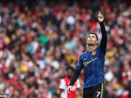 Cristiano Ronaldo đã ghi bàn thắng thứ 100 tại Premier League