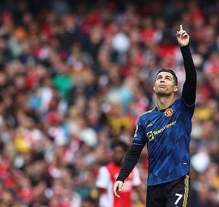 Cristiano Ronaldo đã ghi bàn thắng thứ 100 tại Premier League